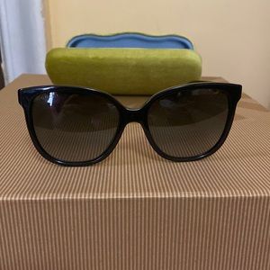 Gucci sunglasses never been worn without tag